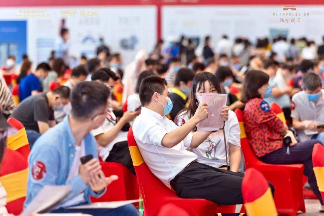 南京市民当面致谢马库斯南京市民深情致谢马库斯，城市英雄的不懈守护与温暖情谊